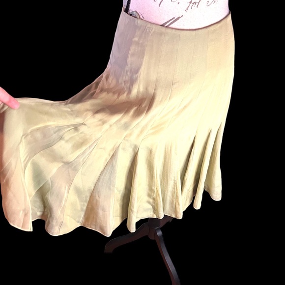 Carmen Marc Valvo Sage Green 100% Silk A Line Pleated Skirt Size 4 - Picture 5 of 8